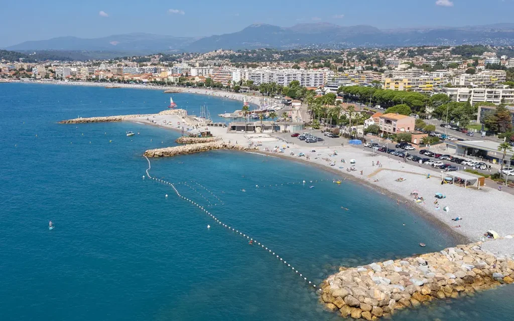 Filet anti-méduses à Cagnes-sur-Mer (photo ville de Cagnes-sur-mer)