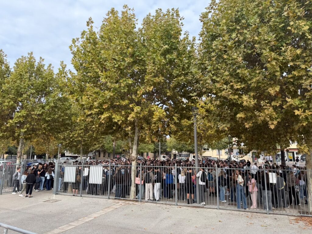 Blocage du lycée Saint-Exupéry à Saint-Raphaël, dans le Var