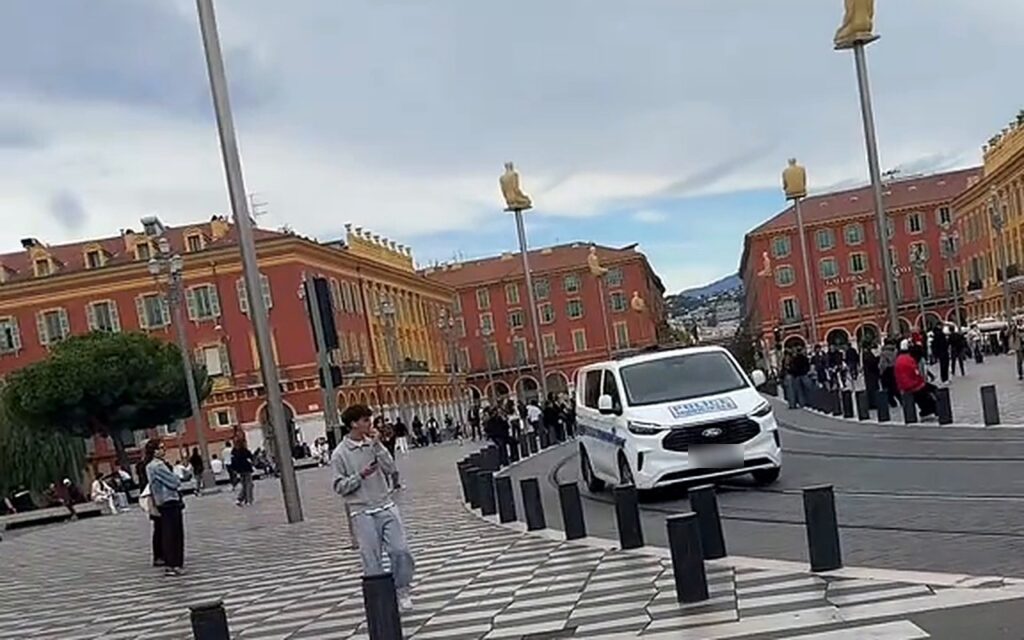 La place Masséna à Nice, avec un véhicule de police, le 24 octobre 2026